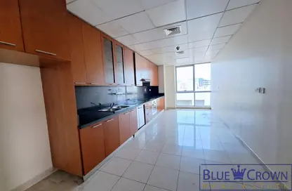 Apartment - 4 Bedrooms - 4 Bathrooms for rent in Silver Sands 2 - Mankhool - Bur Dubai - Dubai