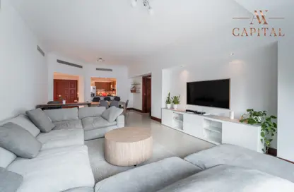 Living Room image for: Apartment - 2 Bedrooms - 3 Bathrooms for rent in Golden Mile 3 - Golden Mile - Palm Jumeirah - Dubai, Image 1