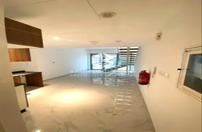 Hall / Corridor image for: Apartment - 2 Bedrooms - 3 Bathrooms for sale in Masdar City - Abu Dhabi, Image 1