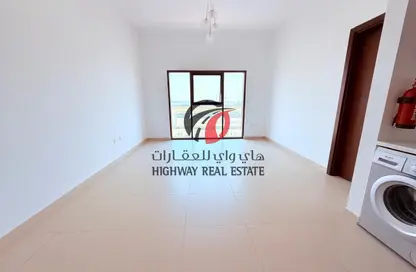 شقة - غرفة نوم - 2 حمامات للايجار في عزيزي برتون - الفرجان - دبي