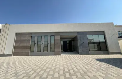 Villa - 4 Bedrooms - 6 Bathrooms for rent in Wadi Alshabak - Dubai