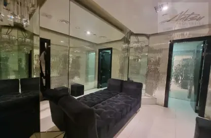 Retail - Studio - 2 Bathrooms for rent in Downtown Dubai - Dubai