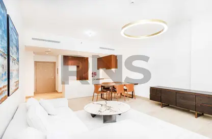Living / Dining Room image for: Apartment - 2 Bedrooms - 2 Bathrooms for sale in La Rive - La Mer - Jumeirah - Dubai, Image 1