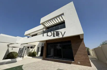 Villa - 4 Bedrooms - 5 Bathrooms for rent in West Yas - Yas Island - Abu Dhabi