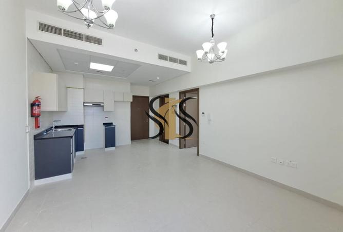 شقة 3 غرف نوم في البرشاء 1 بمرافق رائعة