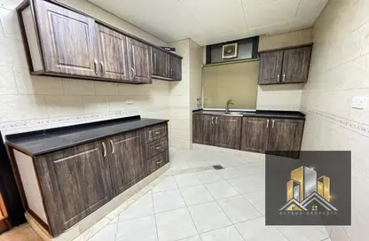 صورة لـ مطبخ شقة - 1 حمام للايجار في مجمع فيلات - مدينة خليفة - أبوظبي ، صورة رقم 1