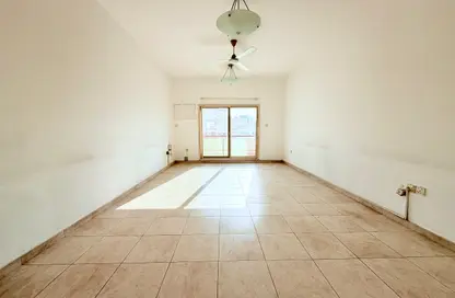 شقة - 2 غرف نوم - 2 حمامات للايجار في الحمرية -1 - الحمرية - بر دبي - دبي