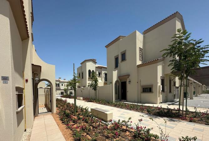 Townhouse - 3 Bedrooms - 4 Bathrooms for rent in Khalifa City B - Khalifa City - Abu Dhabi