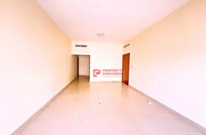 Apartment - 4 Bedrooms - 4 Bathrooms for rent in Golden Sands 9 - Mankhool - Bur Dubai - Dubai