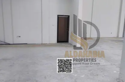 مستودع - استوديو - 5 حمامات للبيع في أم الثعوب - أم القيوين