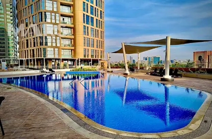 شقة - 3 غرف نوم - 4 حمامات للايجار في يونايتد سكوير - الخالدية - أبوظبي