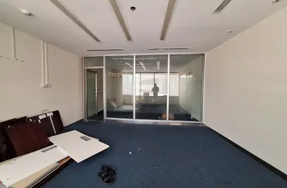 مكتب - استوديو - 1 حمام للايجار في مبني القرهود - منطقة القرهود - دبي