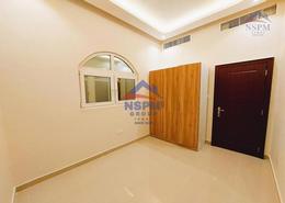 صورةغرفة فارغة لـ: شقة - 1 غرفة نوم - 1 حمام للكراء في شارع المطار - أبوظبي, صورة 1