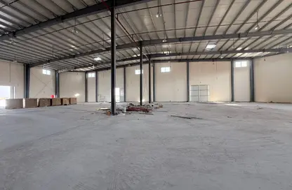Warehouse - Studio - 2 Bathrooms for rent in Umm Al Thuoob - Umm Al Quwain
