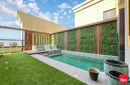 صورة لـ حوض سباحة شقة - 4 غرف نوم - 5 حمامات للايجار في شمس 1 - شمس - مساكن شاطئ الجميرا - دبي ، صورة رقم 1