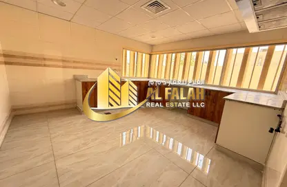 شقة - 3 غرف نوم - 6 حمامات للايجار في الحزانة - ضاحية الرقة - الشارقة