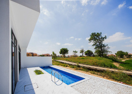 Modern Townhouse with Golf Course Living