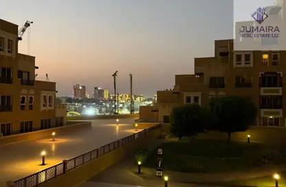 شقة - غرفة نوم - 2 حمامات للايجار في كهرمان - باب البحر - جزيرة المرجان - رأس الخيمة