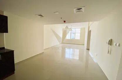 شقة - غرفة نوم - 2 حمامات للايجار في برج فرانكفورت - مدينة دبي الرياضية - دبي