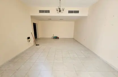 شقة - 2 غرف نوم - 3 حمامات للايجار في شارع التعاون الجديد - التعاون - الشارقة