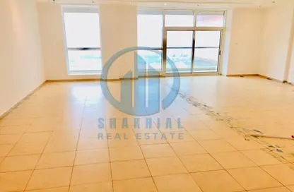 Apartment - 4 Bedrooms - 4 Bathrooms for rent in Khalidiya Centre - Cornich Al Khalidiya - Al Khalidiya - Abu Dhabi
