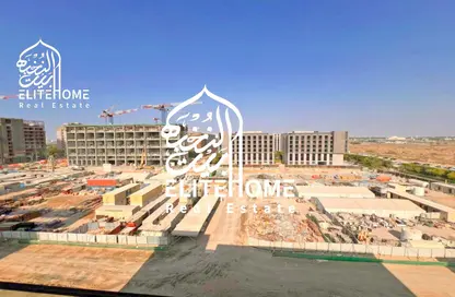 شقة - غرفة نوم - 2 حمامات للبيع في الطراز - حي نسيج - الجادة - الشارقة