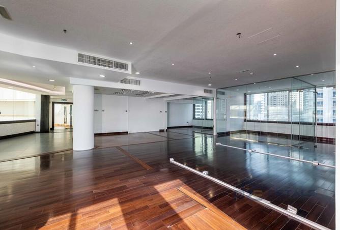 Rent in Cayan Business Center: Spacious Partitioned Office | VOT | Hot