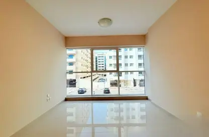 شقة - 2 غرف نوم - 2 حمامات للايجار في جولدن ساندز 14 - منخول - بر دبي - دبي