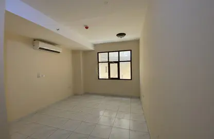 شقة - 2 غرف نوم - 2 حمامات للايجار في الدفينة - اشارج - العين