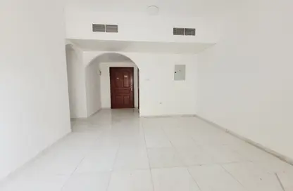 شقة - 2 غرف نوم - 2 حمامات للايجار في 2 الشامسي - تجارية مويلح - الشارقة
