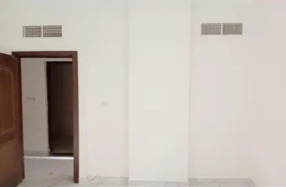 صورة لـ غرفة فارغة شقة - غرفة نوم - 2 حمامات للايجار في مبنى مويلح - مويلح - الشارقة ، صورة رقم 1