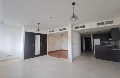 Empty Room image for: Apartment - 1 Bathroom for sale in Sky Gardens - DIFC - Dubai, Image 1