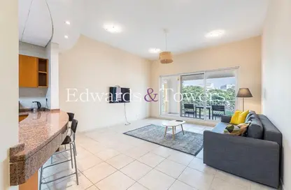 شقة - غرفة نوم - 2 حمامات للايجار في شقق غاردن نورث واست - مجتمع الحدائق - مجمع دبي للإستثمار - دبي