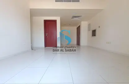 شقة - 2 غرف نوم - 2 حمامات للايجار في مساكن النهضة - النهدة - الشارقة