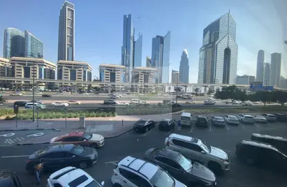 شقة - غرفة نوم - 2 حمامات للايجار في برج المريخي - شارع الشيخ زايد - دبي