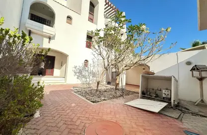 Villa - 4 Bedrooms - 5 Bathrooms for rent in Al Karamah - Abu Dhabi