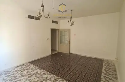 Apartment - 2 Bedrooms - 2 Bathrooms for rent in Abu shagara Building 2 - Budaniq - Al Qasimia - Sharjah
