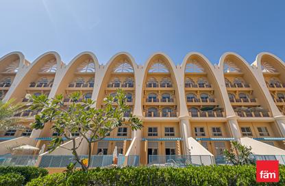 Apartment - 3 Bedrooms - 3 Bathrooms for rent in Sarai Apartments - Palm Jumeirah - Dubai
