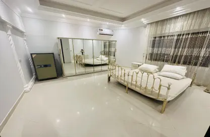 صورة لـ غرفة- غرفة النوم فيلا - غرفة نوم - 1 حمام للايجار في شارع سلطان بن زايد الاول - منطقة المرور - أبوظبي ، صورة رقم 1