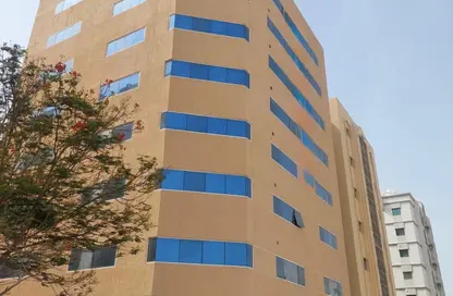طابق كامل - استوديو - 8 حمامات للبيع في البطينة - الشارقة