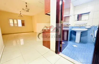 Apartment - 1 Bathroom for rent in Muwaileh 29 Building - Muwaileh - Sharjah