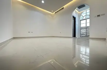 Apartment - Studio - 1 Bathroom for rent in Al Mushrif Villas - Al Mushrif - Abu Dhabi