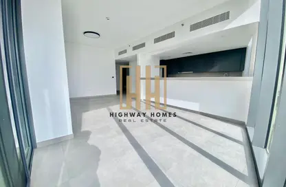 Apartment - 3 Bedrooms - 4 Bathrooms for rent in The Gate - Aljada - Sharjah
