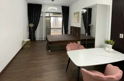 شقة - 1 حمام للبيع في برج حمزة - مدينة دبي الرياضية - دبي