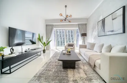 Living Room image for: Apartment - 1 Bedroom - 1 Bathroom for rent in Damac Heights - Dubai Marina - Dubai, Image 1