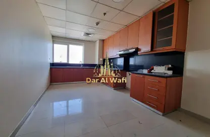 شقة - 3 غرف نوم - 4 حمامات للايجار في برج جولدن ساندز - النهدة - الشارقة