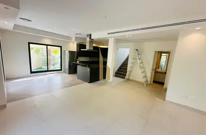 Villa - 4 Bedrooms - 4 Bathrooms for rent in Umm Suqeim 1 Villas - Umm Suqeim 1 - Umm Suqeim - Dubai