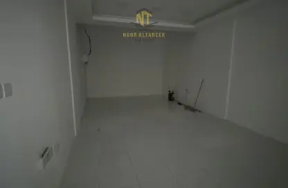 Shop - Studio for rent in Al Majaz 1 - Al Majaz - Sharjah