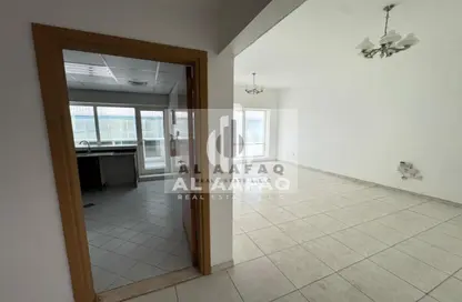 Apartment - 1 Bedroom - 1 Bathroom for rent in Crystal Plaza - Al Majaz 1 - Al Majaz - Sharjah