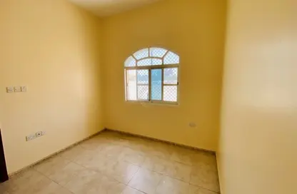 Empty Room image for: Apartment - 1 Bedroom - 1 Bathroom for rent in Al Dafeinah - Asharej - Al Ain, Image 1